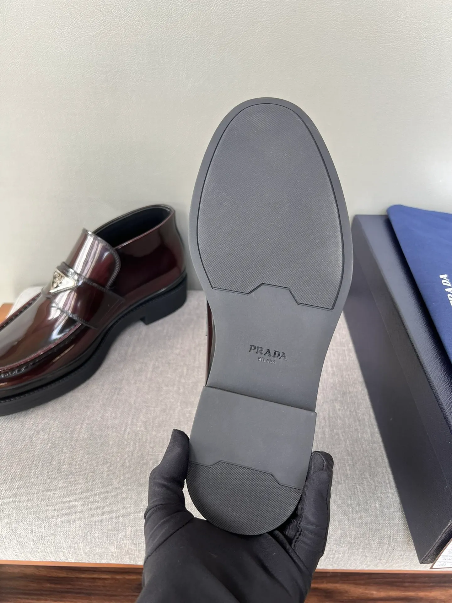 Batch of 1000💰Exclusive hot-selling new Prada Chelsea thick-soled men's shoes, naked boots, imported calf leather on the surface, cow leather on the lining, the outsole is made of private model TPU material, the frosted effect is consistent with the original version, 39-44 in stock (38, 45 custom-made, non-refundable)